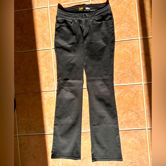 Lee Denim - NWOT size 6 medium Women’s Lee Curvy Bootcut jeans
